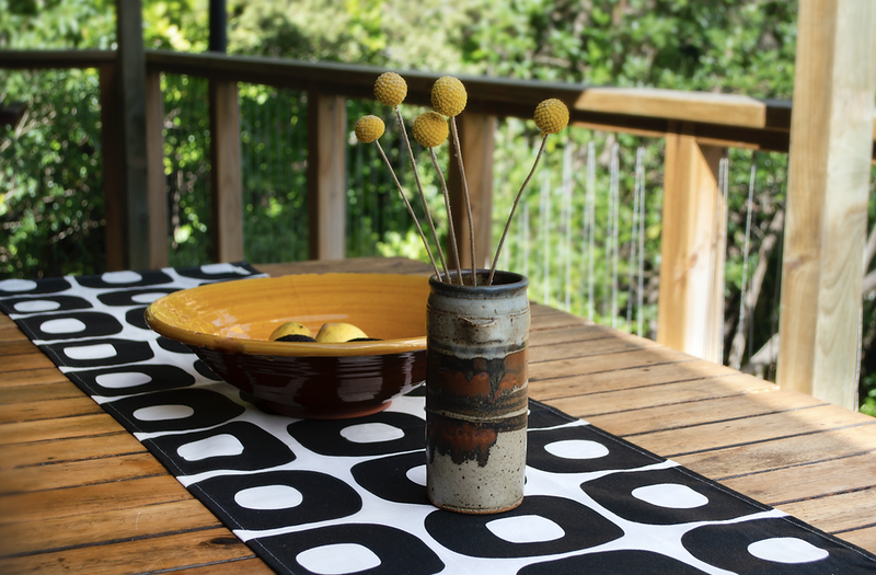 Ring Green Table Runner