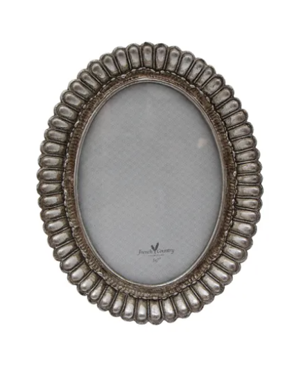 Fanned Oval Frame 5x7"