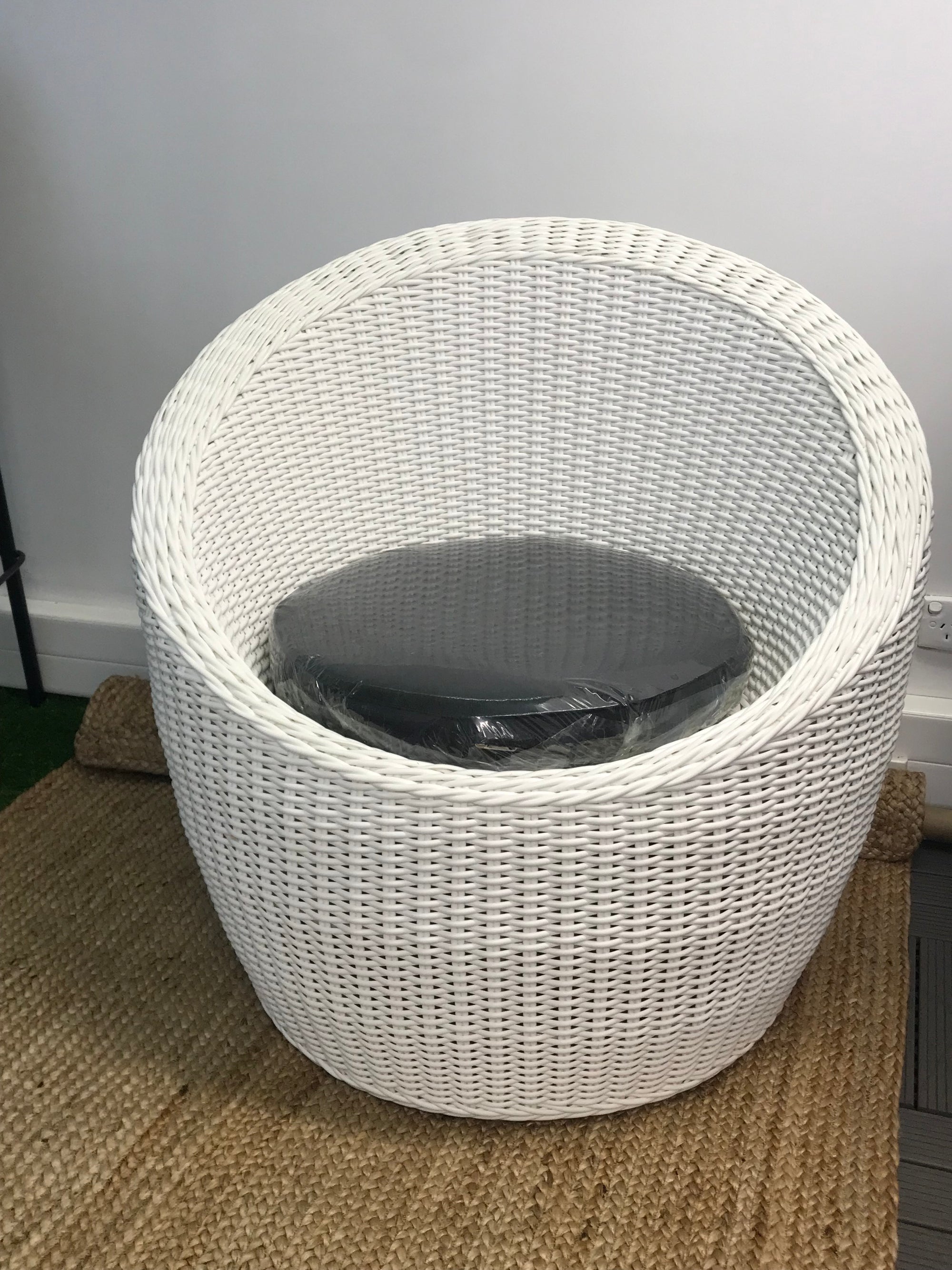 Pod chair White outdoor