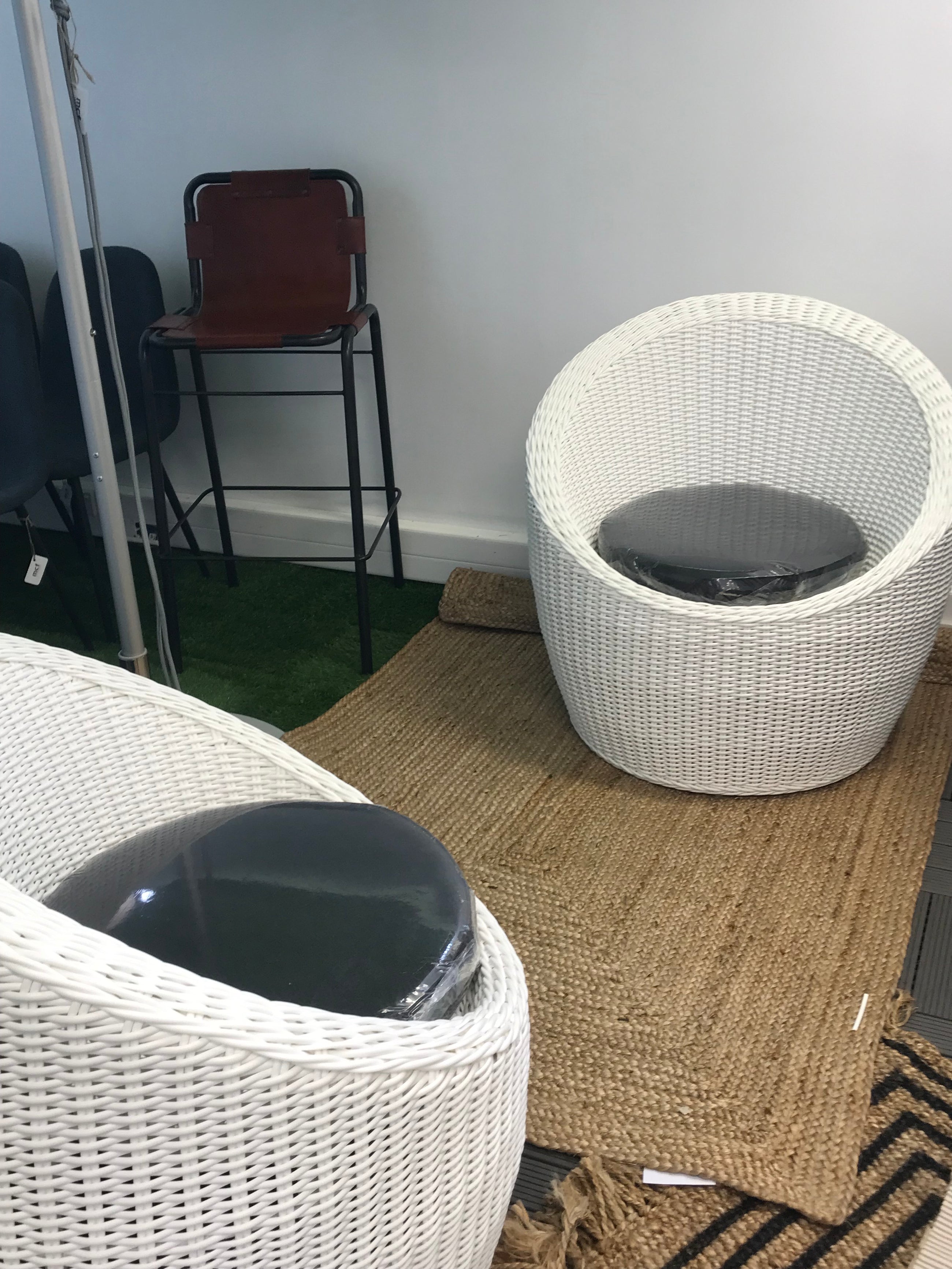 Pod chair White outdoor